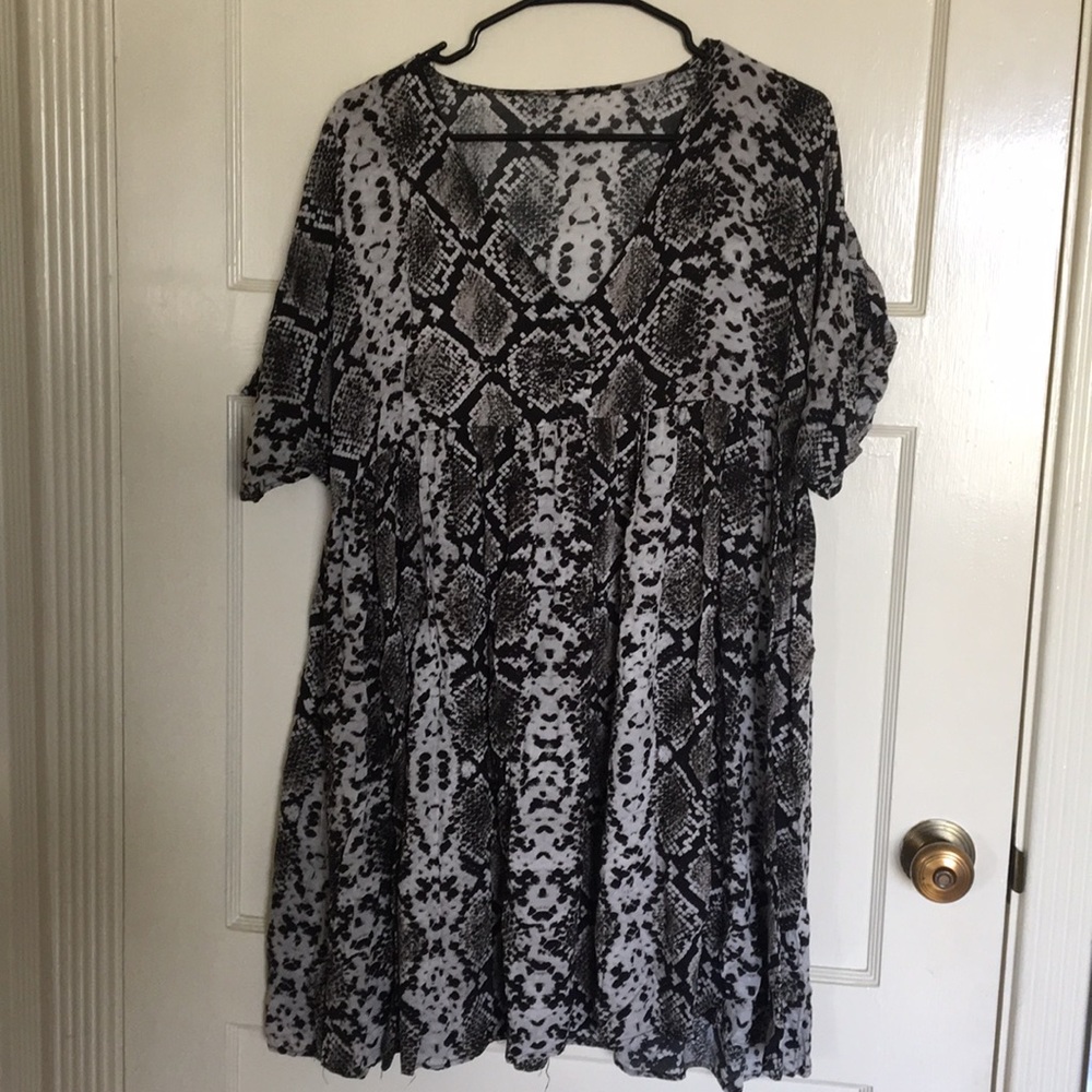 Zara Black Cream Mini Sundress with Puff Sleeves and Scoop Neck